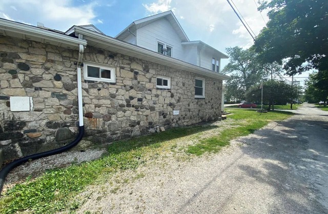 Hidden Studio Retreat + Walk to Jet Express+Dining