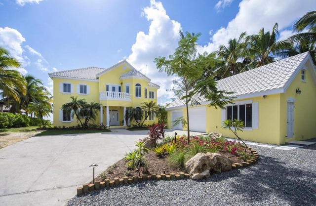 Hidden Treasure & Guesthouse by Grand Cayman Villas & Condos