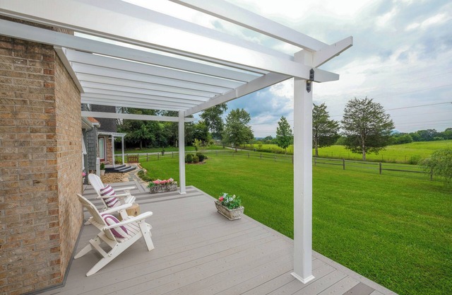 High end, pet friendly 2br w/game room and fenced-in yard!