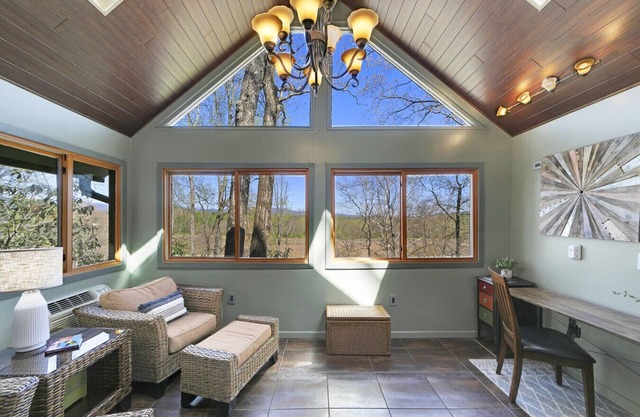 High Knoll Lookout - river and mountain views!