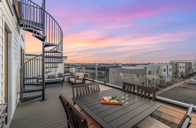 High Note-2 Rooftop Decks-3 Mins to Broadway