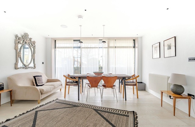 High standard Contemporary 3 Bedrooms House