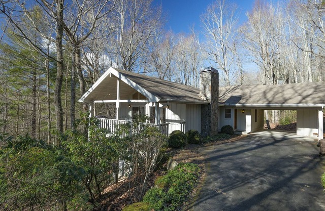 Highlands Falls Country Club, one convenient mile from Downtown Highlands