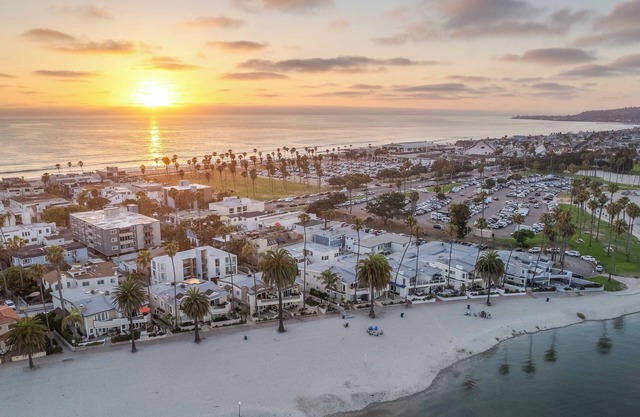 Highly rated Best Beach!⛱️ 3Bd 2Ba AC Luxury KING Beds!