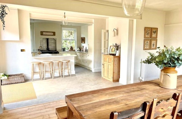 Highview House - Sea Views, Beach, Hot Tub, Full Refurb for Aug 2022!