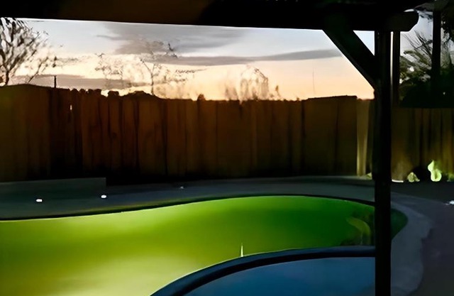 Hike Joshua Tree @ the Hot Tub & Pool Oasis