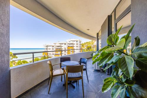 Hill Side Suite 4 by PS
