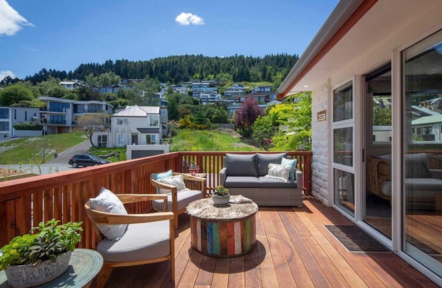 Hillside Villa 3 – Modern 2BR Walk to Town & A/C