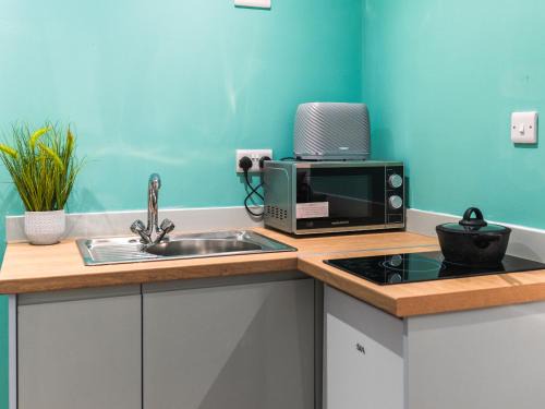 Hilltop Apartment 6 - Uk50598