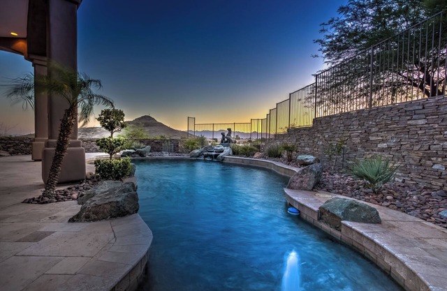 Hilltop Dreamhouse: Your Luxurious Picture-Perfect Getaway