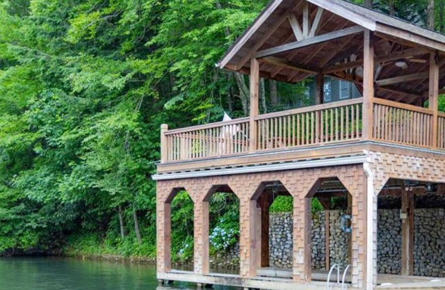 Hilltop Harbour - A Quiet Lake Burton Getaway! 10% OFF STAYS OF 7 DAYS OR MORE!