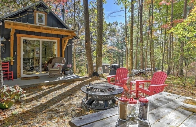 Hilltop Nest:Cozy 1BR Cottage Near Downtown Hendersonville