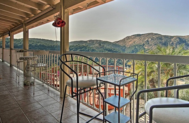 Hilltop Valley Center House w/Balcony & Mtn Views!