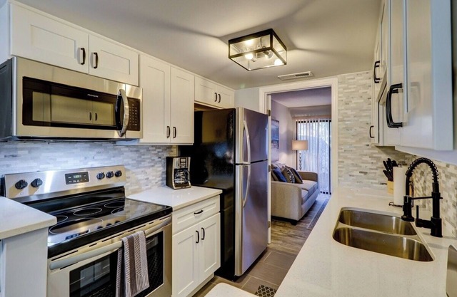 Hilton Head 2BR Escape w/Pool & Sofa Bed