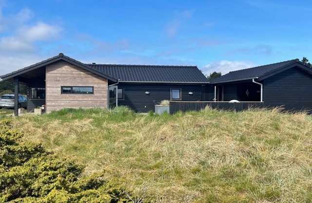 "Hinda" - 1.2km from the sea by Interhome