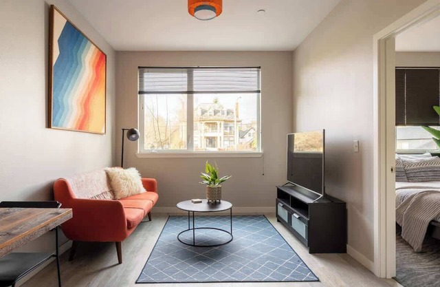 Hip 1BR Retro-Modern Vibes Prime SE Spot