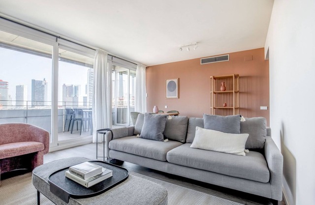 Hip 22@ 2BR w/Balcony, Pool & Gym, by Blueground