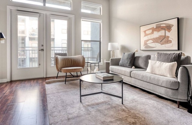 Hip Barton Springs 1BR w/ W/D, Gym & Pool, nr Town Lake, by Blueground