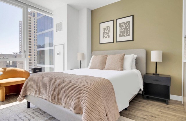 Hip South Loop Studio w/Lounge, Pool & Gym near Grant Park, by Blueground