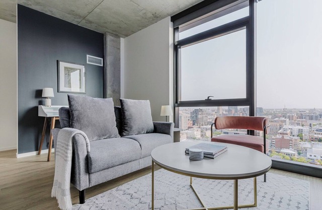 Hip West Loop 1BR w/Gym, Pet Area, Rooftop, W/D & Gym, by Blueground
