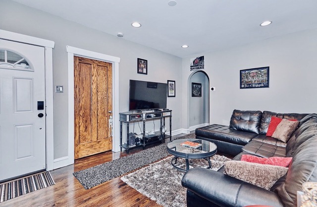 Historic 1920s Private Bungalow Near Logan Square!