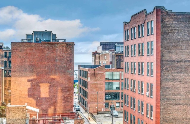 Historic 2 Bed/2 Bath Penthouse in Downtown