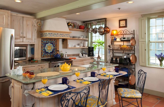 Historic 302 year old, Award winning, whole house rental by the water.