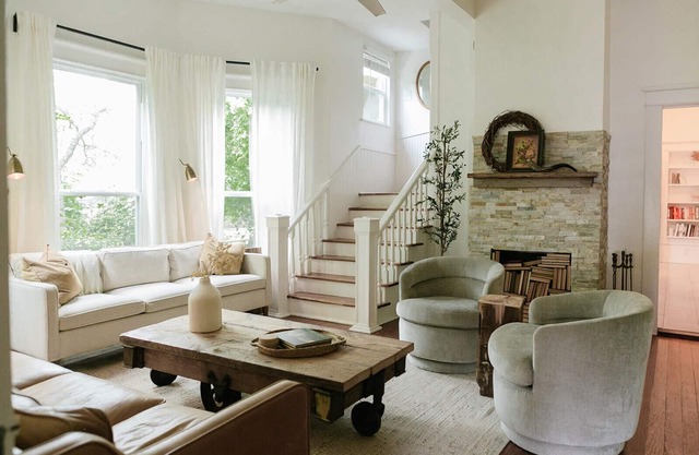 Historic 5/4 Spacious Sleeps 16 Hot Tub Pool A&M