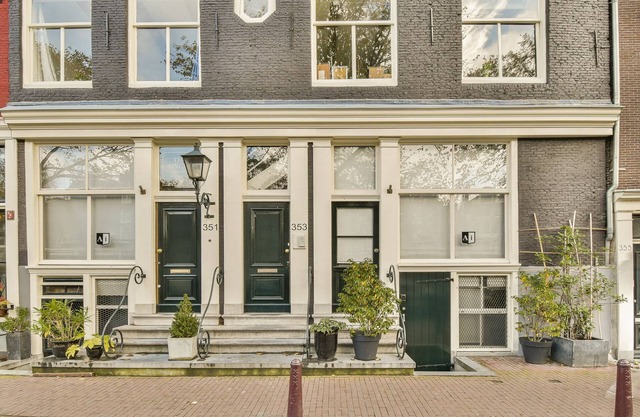 Historic canal-side apartment in Central Amsterdam