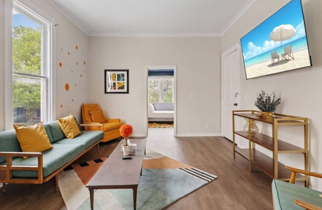 Historic Charming 2Story 10BR House | Sleep 20