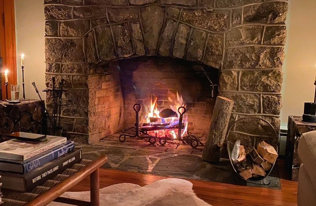 Historic Creekside 1.5 acre Private Family Home in the Mountains!