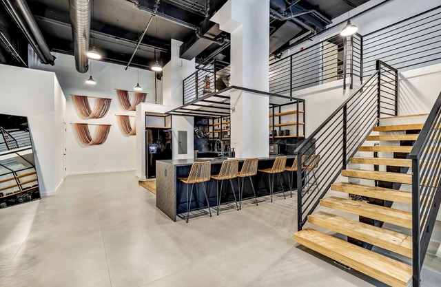 Historic District Loft! Garage Parking! Sleeps 13n