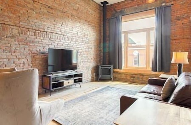 Historic downtown apartment/Fully renovated