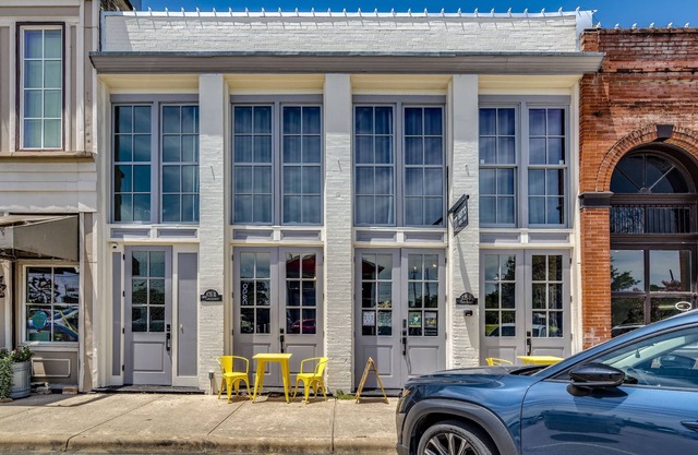 Historic Downtown Hutto Townhome - Modern Comfort Meets Small-Town Charm