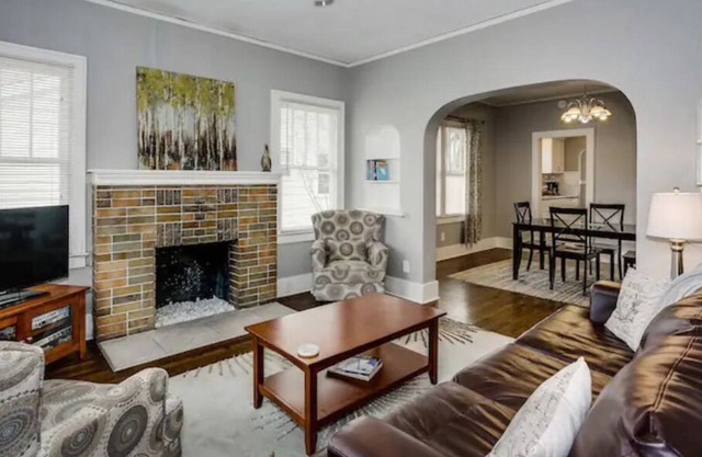 Historic East Hill Bungalow - Close to Everything!