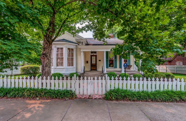 Historic Home in Downtown Franklin - Walk to ALL the Charm & Convenience