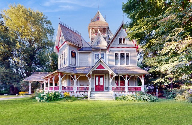 Historic mansion, pool table, ping pong, wifi, w/d, gazebo, porch, TVs, views