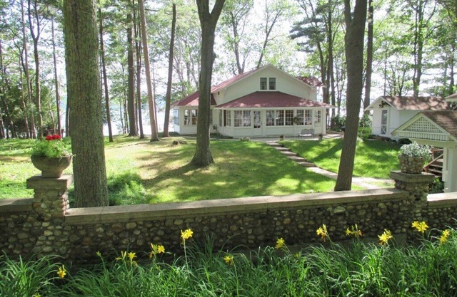Historic Platte Lake Home, 205 Ft Lakefront, 2 Miles From Sleeping Bear Dune