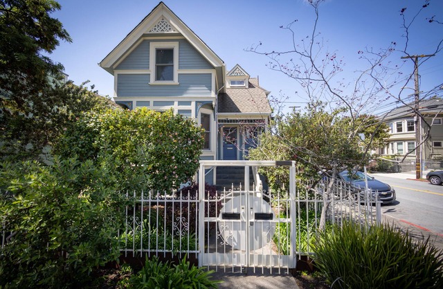Historic Spacious Berkeley Flat Near U.C.B. Campus