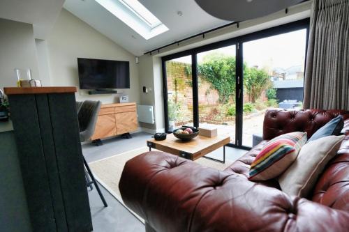 Historic Tring 2 Story Flat on High Street