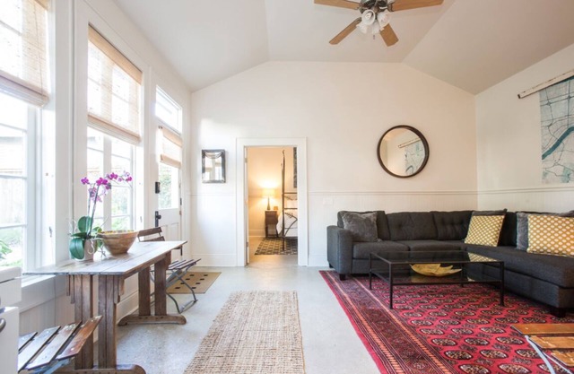 Historic Uptown Cottage - 1 mile to Tulane & Loyola