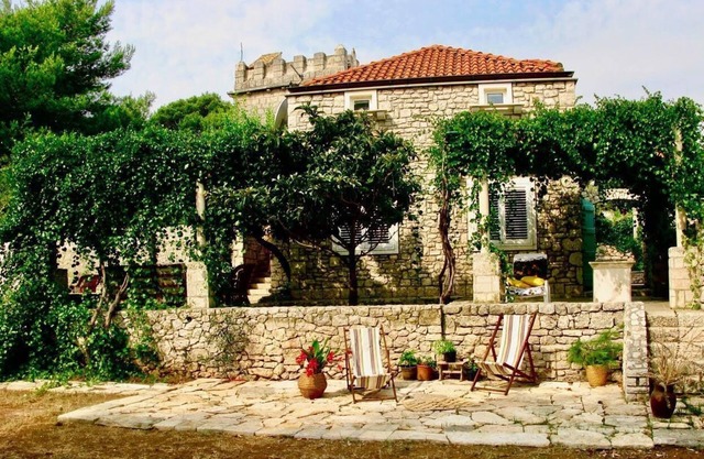 Historic Villa With Large Gardens Near the Beach
