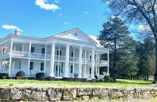 Historic Winston Inn 8 Acres on Town Sq.