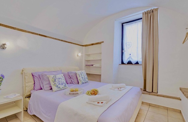 Historical Center 'Heart of Lavender' Apartment