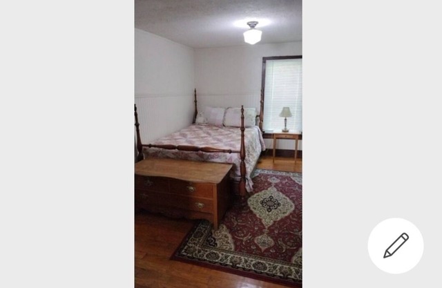 Historical Cottage Upper Level 2 Bedroom Duplex