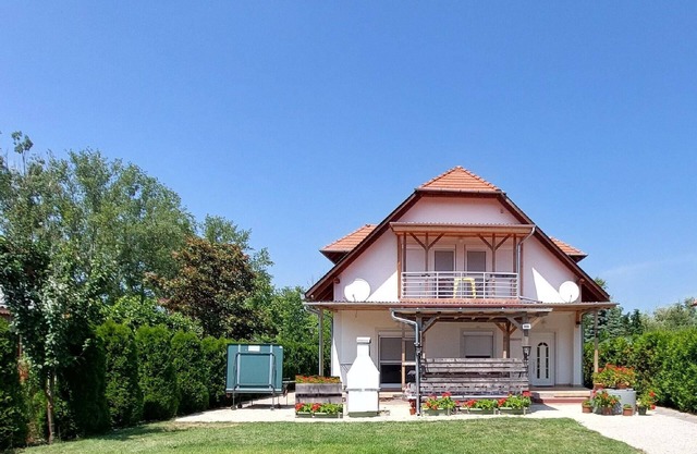 Holiday apartment Balatonmáriafürdõ for 1 - 6 persons with 3 bedrooms - Holiday apartment