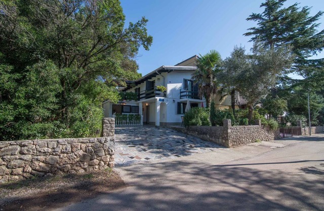 Holiday apartment 150 m from the