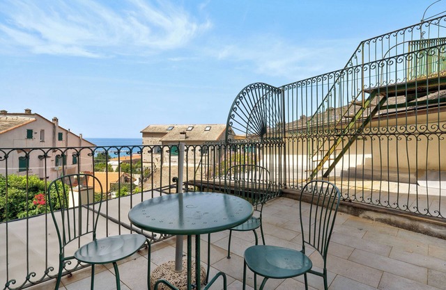 Holiday Apartment "Casa Mare" with Sea View, Private Terrace & Wi-Fi
