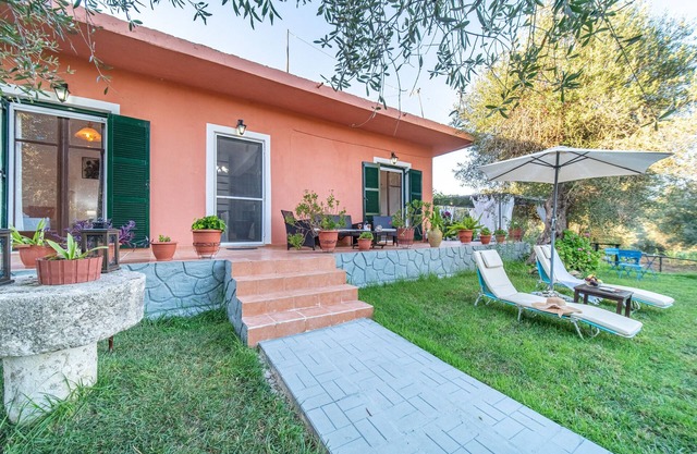 Holiday Apartment "Chara's Holiday Home" with Garden, Terraces & Wi-Fi