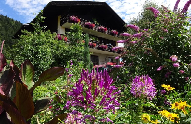 Holiday apartment for six people on the first floor with a balcony